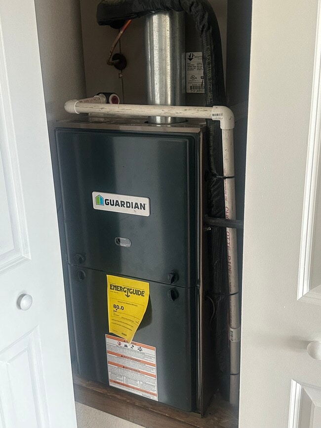 Building Photo - 13910 Lear Blvd