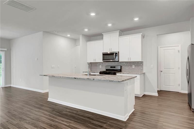 Building Photo - 334 Wells Cir