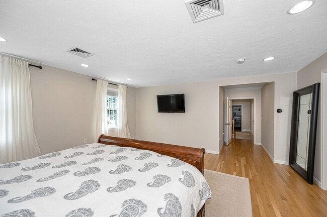 Building Photo - 4 Nashoba Dr