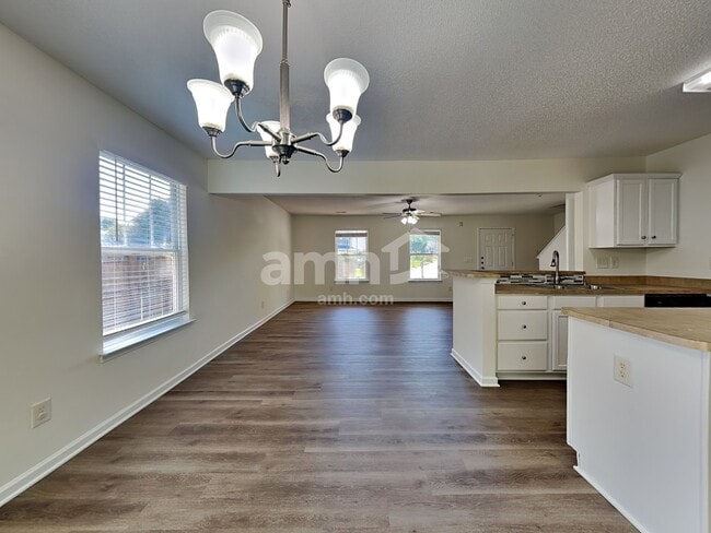 Building Photo - 190 English Hills Dr