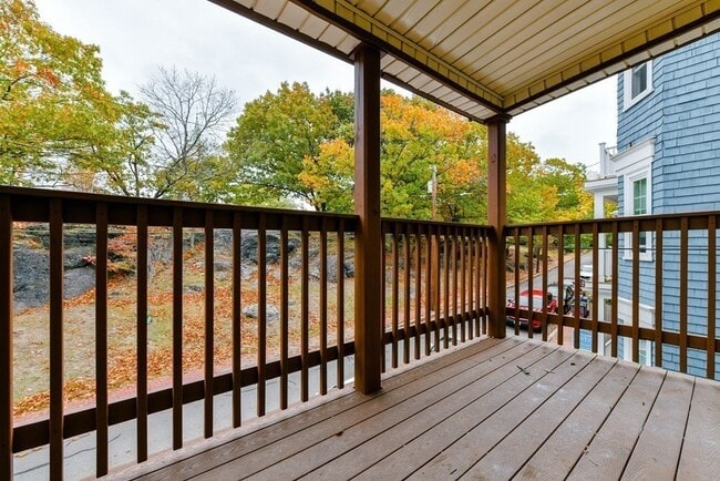 Building Photo - 45 Beech Glen St
