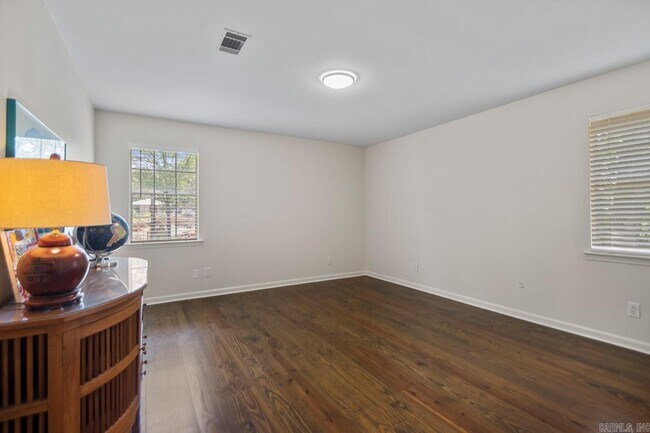 Building Photo - 2820 N Rodney Parham Rd