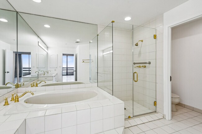 Building Photo - 2660 Peachtree Rd NW