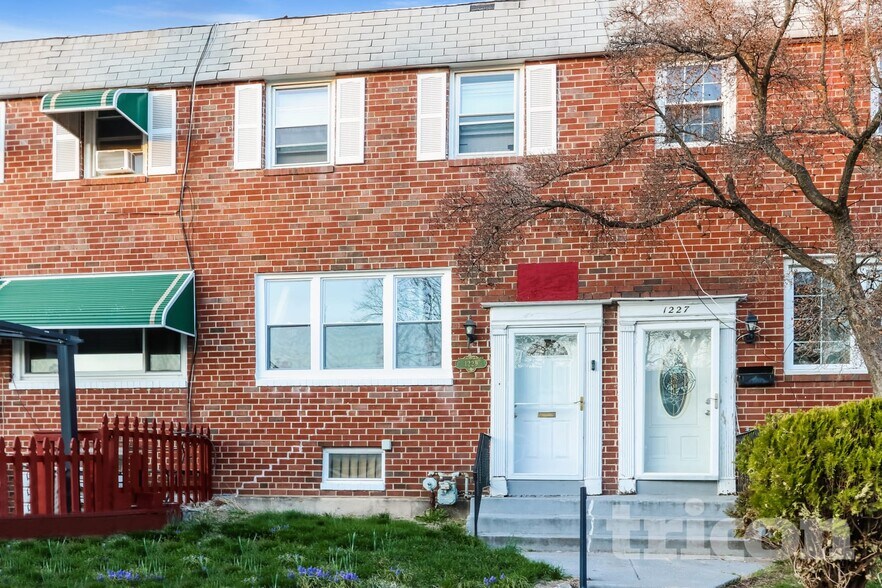 Primary Photo - 1229 Tyler St