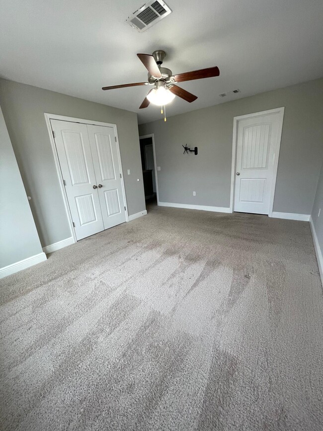Building Photo - 122 Iron Horse Dr E