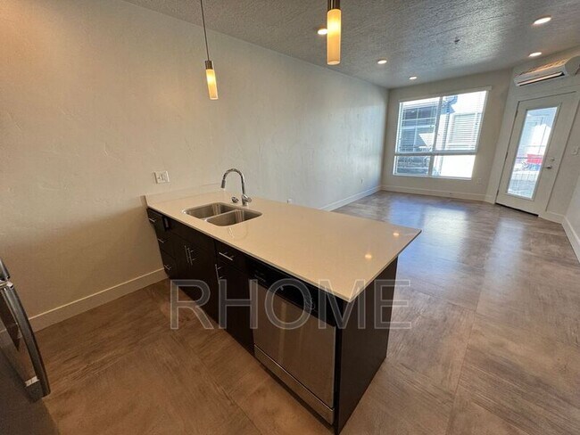 Building Photo - 965 S 200 W