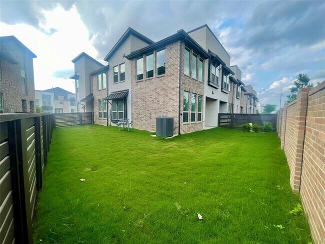 Building Photo - 16518 Amber Patina Ln