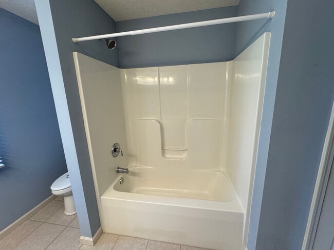 Building Photo - Weaverville - Well Kept Townhome with Flex Space