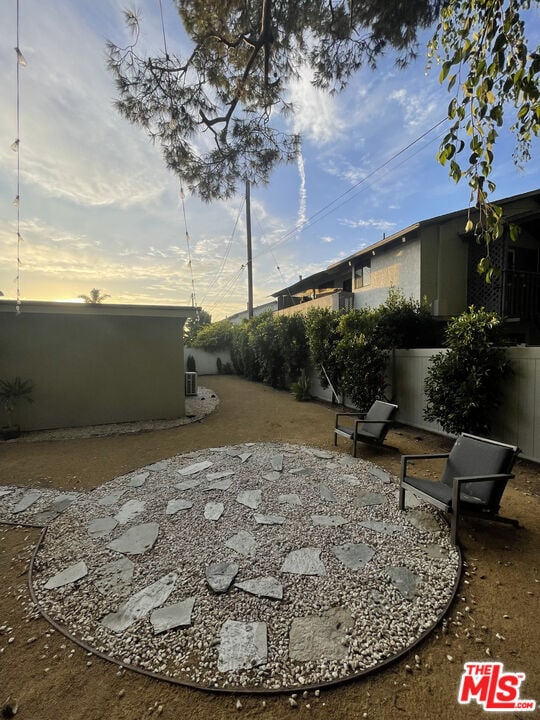 Building Photo - 2658 Santa Ana Ave
