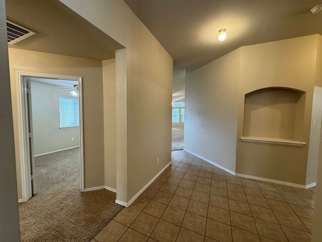 Building Photo - 6908 Golden Oak Ln