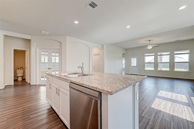 Building Photo - 30822 Lake Spur Mnr