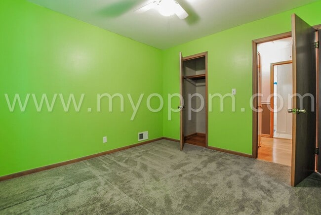 Building Photo - Raised Ranch | 3 Bedroom 2 Bathroom Home |...