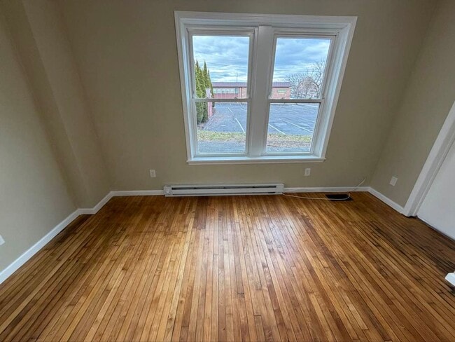 Building Photo - Gorgeous 1-bedroom, First floor! Apartment in quiet Pittsfield Street