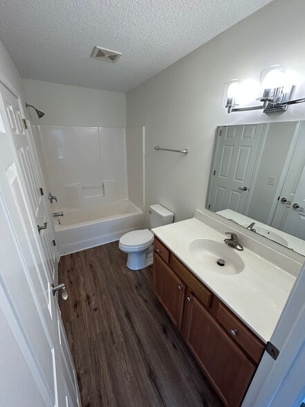 Building Photo - 53 Meadow Glen Ct