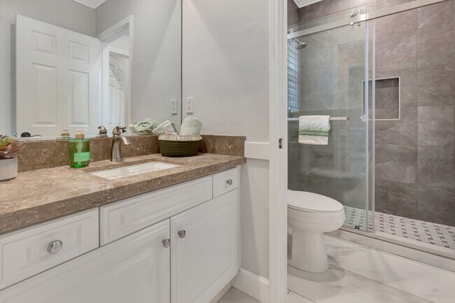 Building Photo - 132 Spring Valley