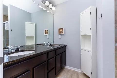 Building Photo - 951 Barclay Cir