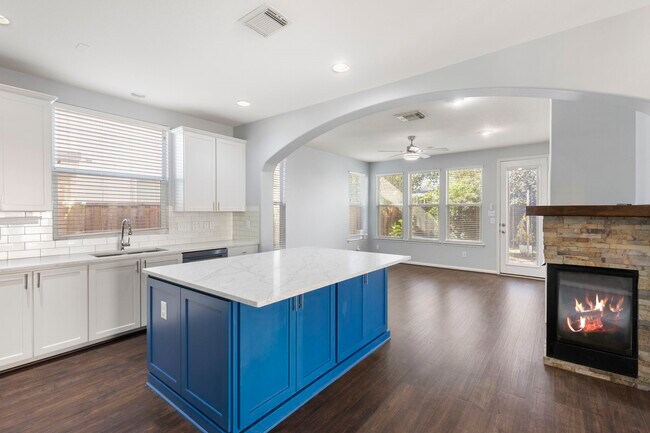 Building Photo - 15 N Flickering Sun Cir