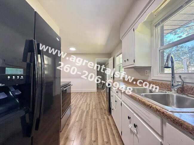 Building Photo - 5037 Brook Dr
