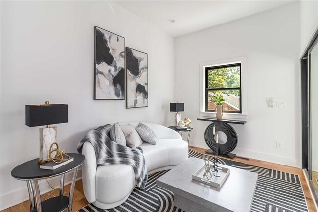 Building Photo - 1554 Columbia Cir