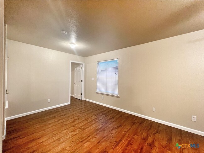 Building Photo - 364 Starling Creek