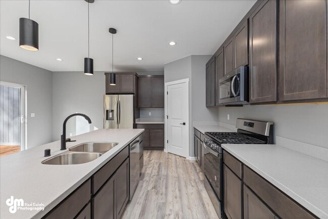 Building Photo - 550 W Galway Dr