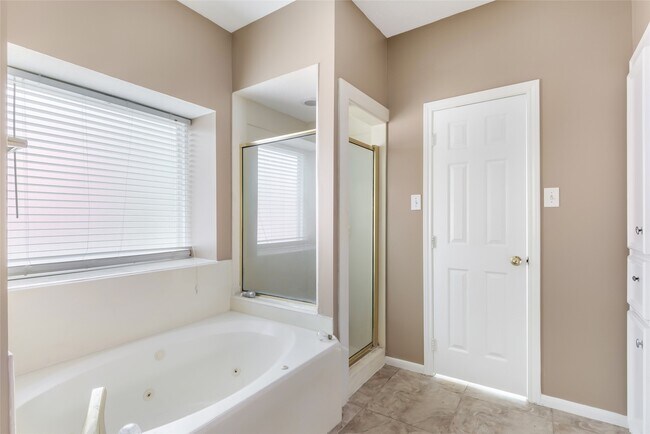 Building Photo - 16222 Rutley Cir