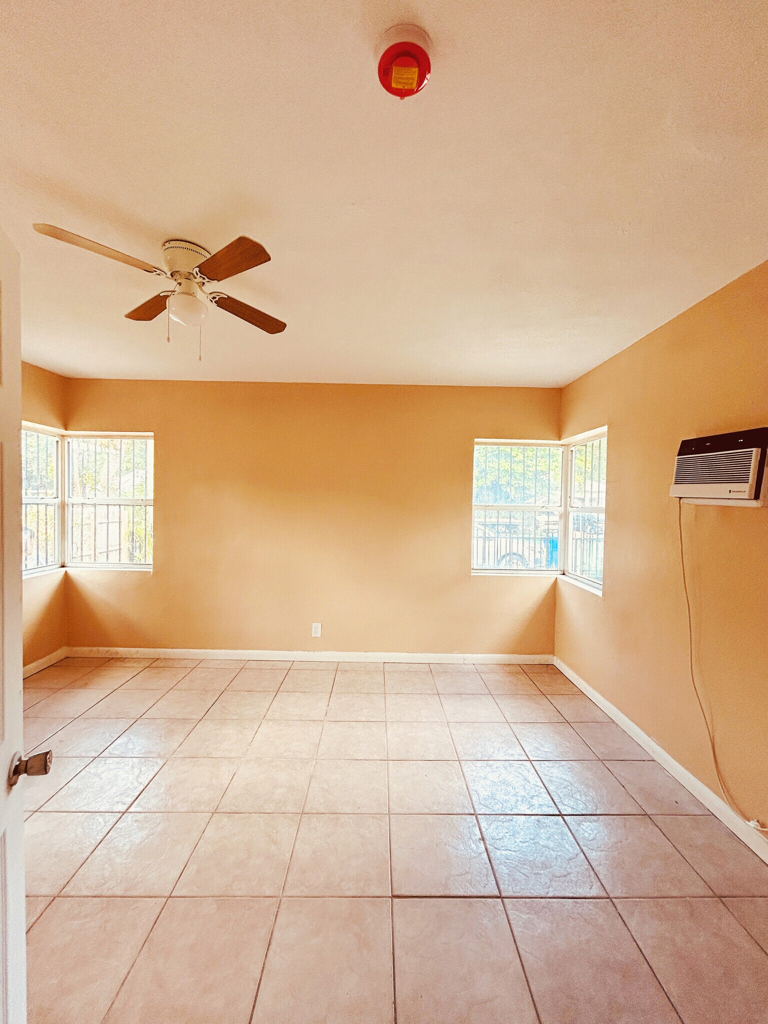 Building Photo - 7530 NE 3rd Ave