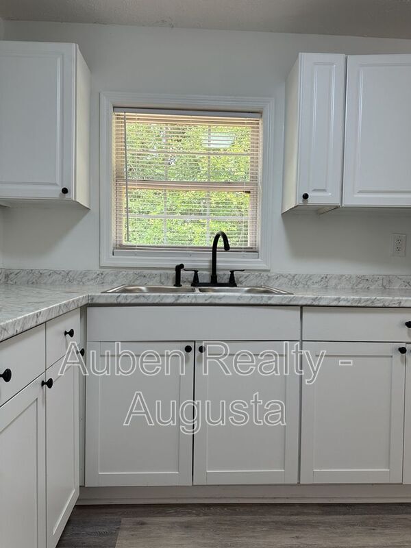 Building Photo - 453 Monetta St S E