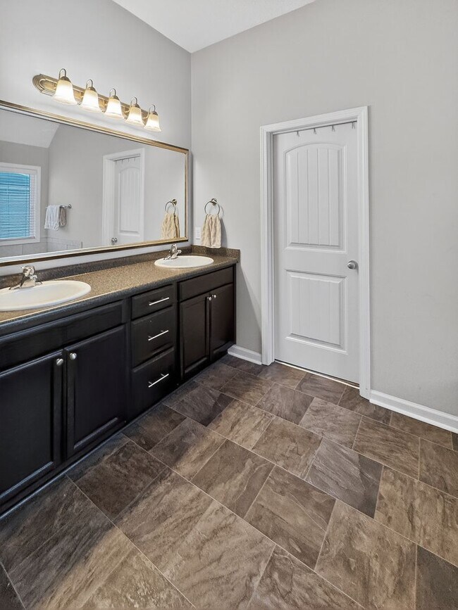 Building Photo - SPRING MOVE-IN SPECIAL: 50% OFF 1ST MONTH'S RENT!**