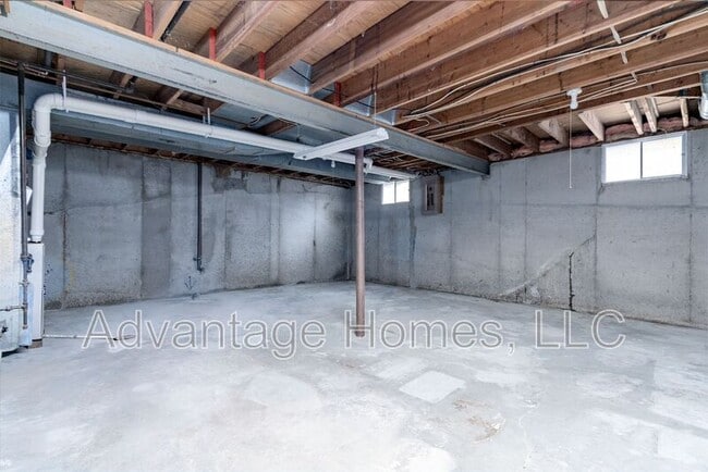 Building Photo - 1913 S Lennox Dr