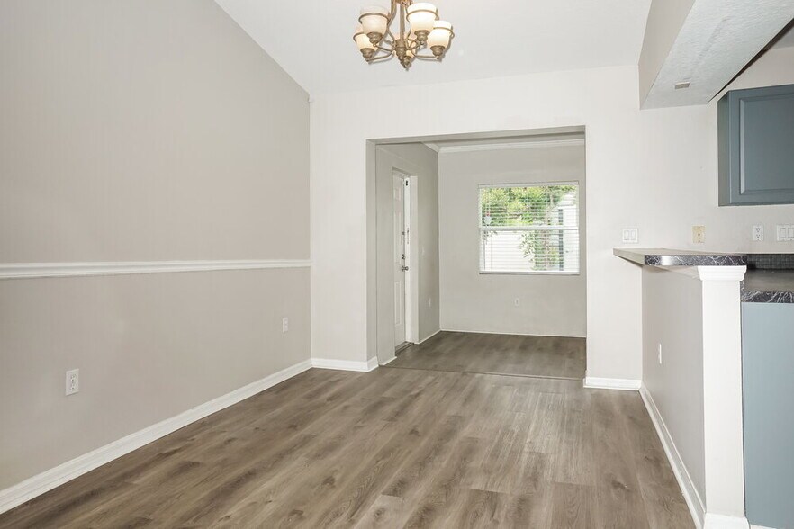 Building Photo - 5146 Old Ashwood Dr