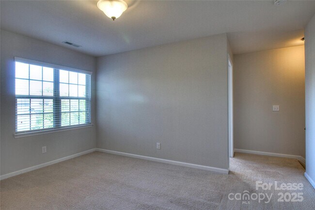 Building Photo - 1444 Ridgehaven Rd