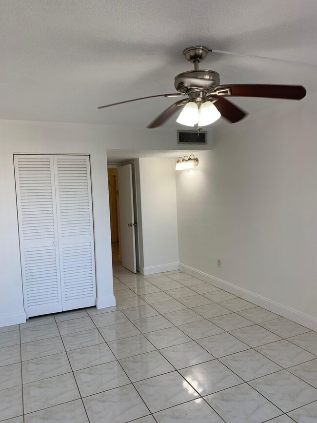 Building Photo - For Rent: Spacious One-Bedroom with Den in...