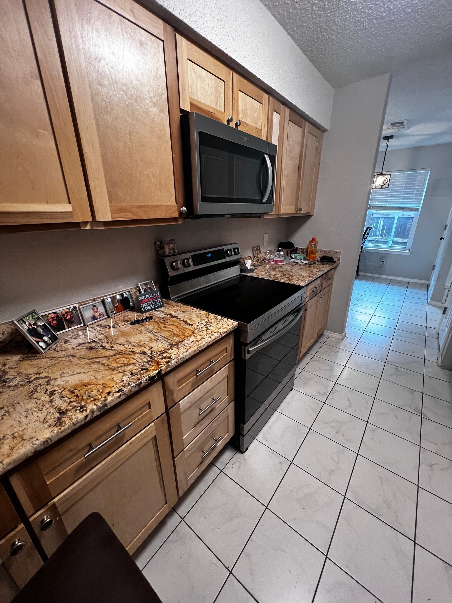 Building Photo - 2214 Lavern St