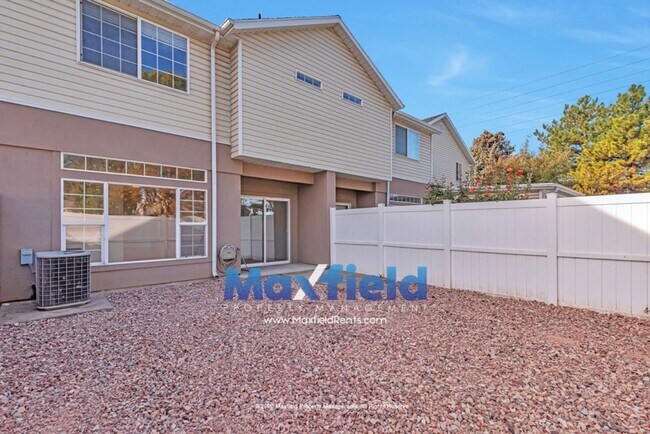Building Photo - 3 BD 2 BA 1 GAR Townhouse - Taylorsville Utah