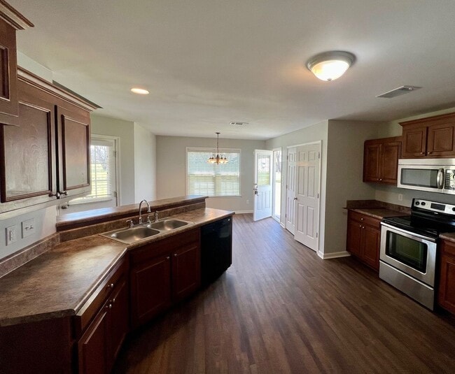 Building Photo - 1372 Lovers Lane Rd