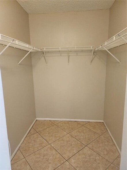 Building Photo - 7630 Westwood Dr