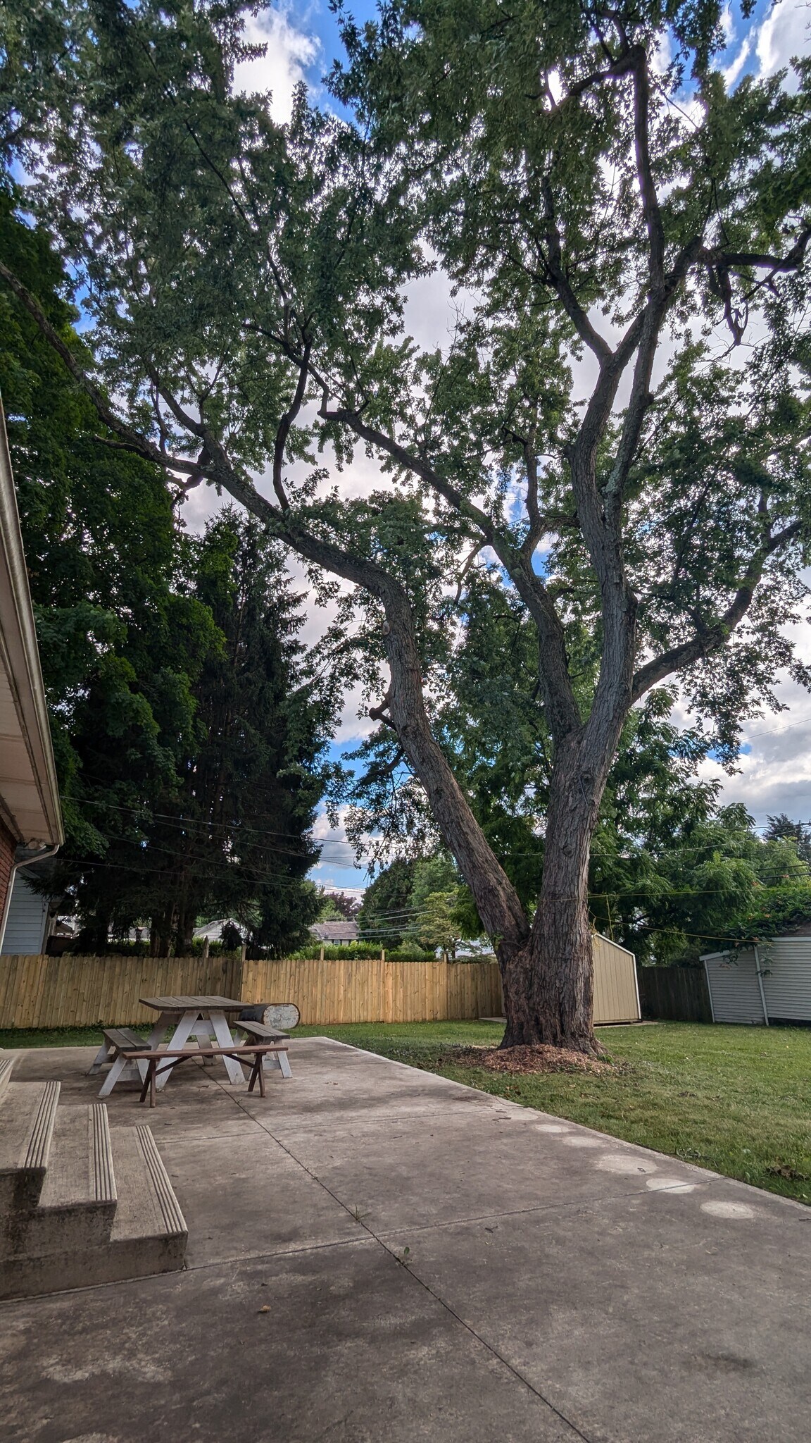 Building Photo - 1220 N Cedar Crest Blvd