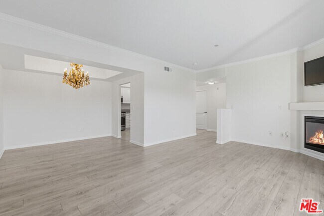 Building Photo - 3401 S Bentley Ave