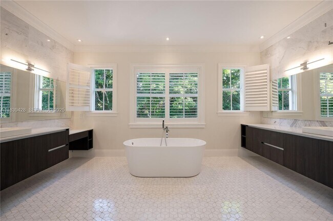 Building Photo - 680 Destacada Ave