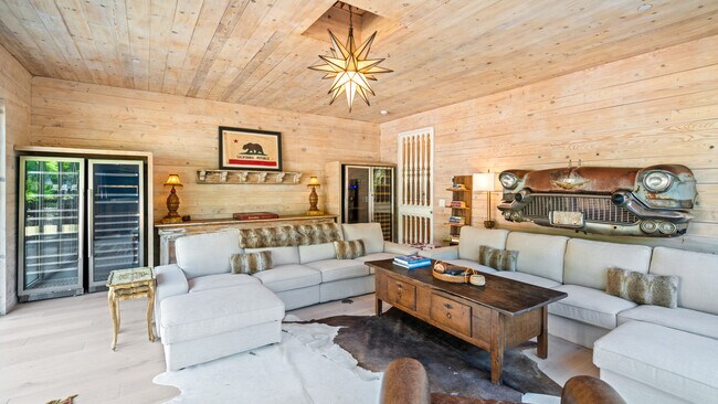 Building Photo - 822 Adobe Canyon Rd