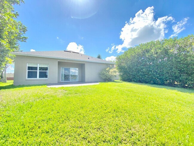 Building Photo - Stunning Lake View Home in Waterside Estate!