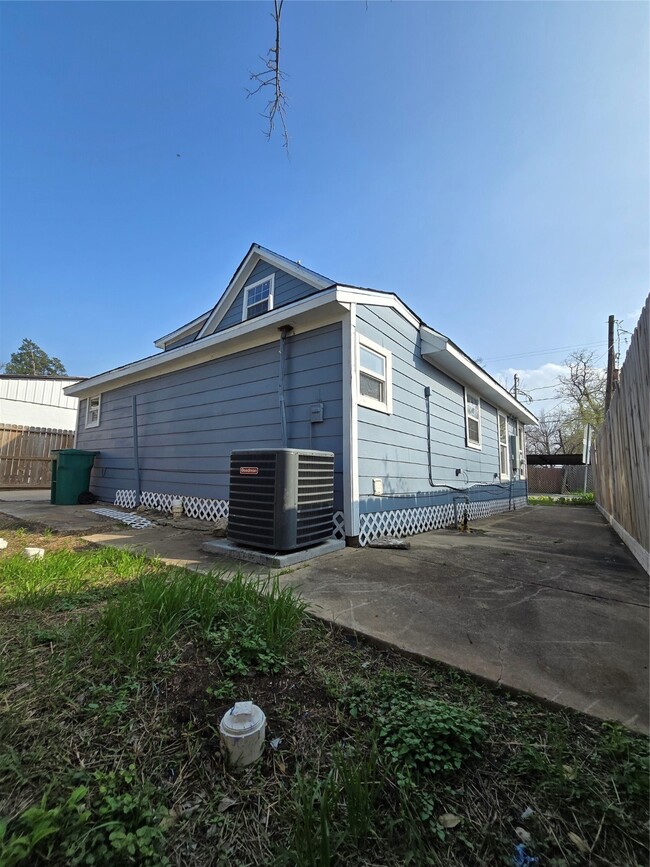 Building Photo - 505 Park Ln