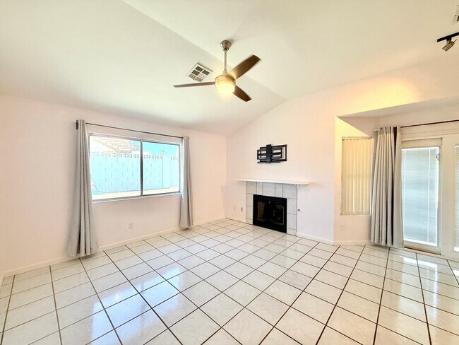 Building Photo - Spacious 4-Bedroom, 2-Bathroom Single-Stor...