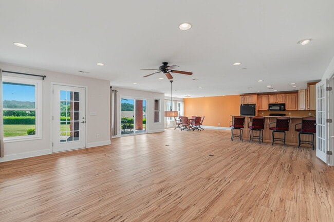 Building Photo - 104 Sunali Ln