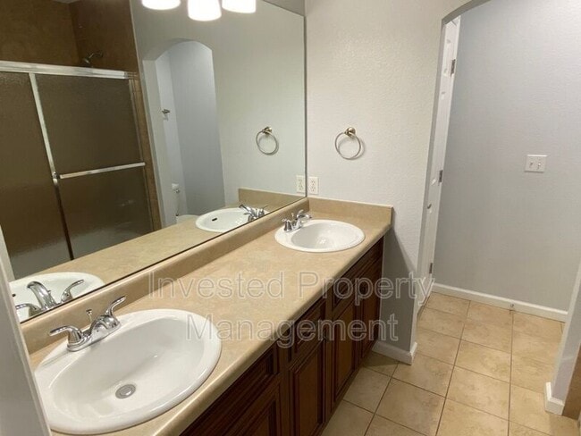 Building Photo - 2970 S Elati St