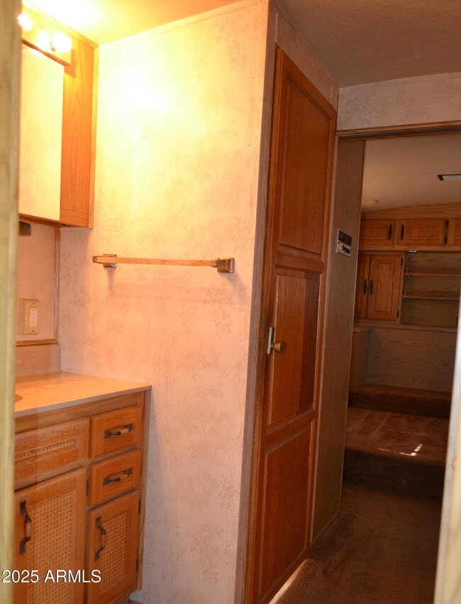 Building Photo - 677 S Warner Dr