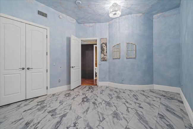 Building Photo - 360 E Desert Inn Rd