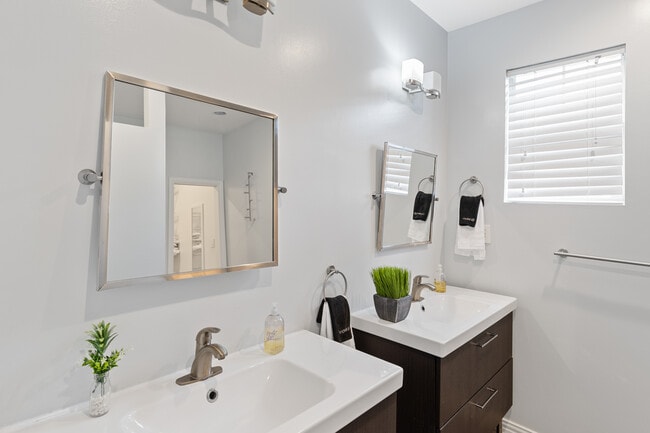 Building Photo - 810 Turner Ave