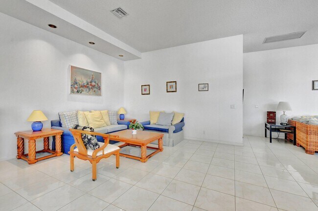 Building Photo - 23088 Via Stel